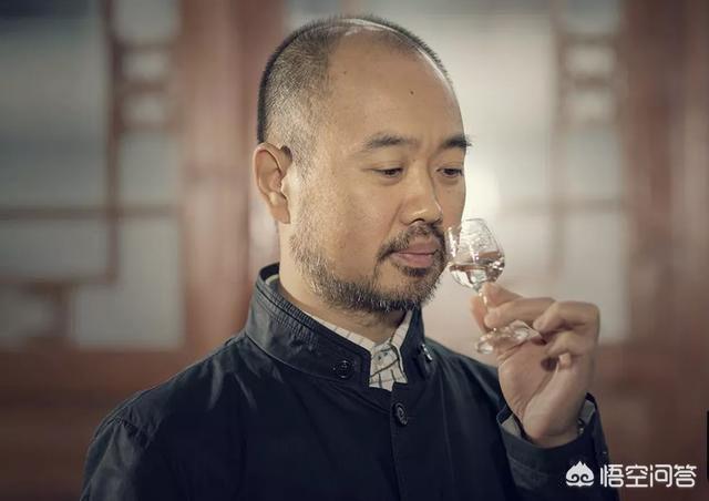 为什么有些人喝白酒要用小酒杯(为什么白酒要用酒洗酒杯)