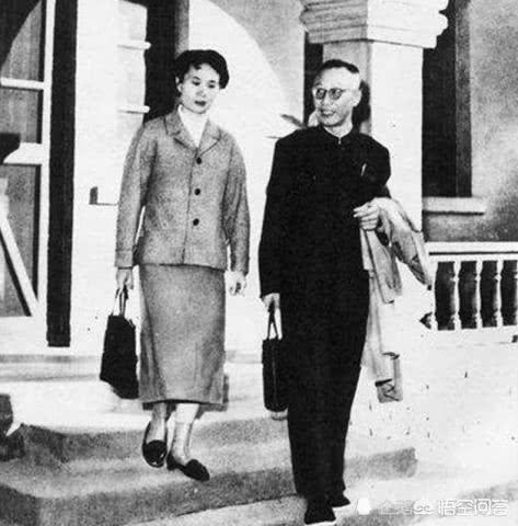 杜杜聿明将军简介:杨振宁和他的岳父杜聿明谁的名气大，他们二人都有什么贡献呢？