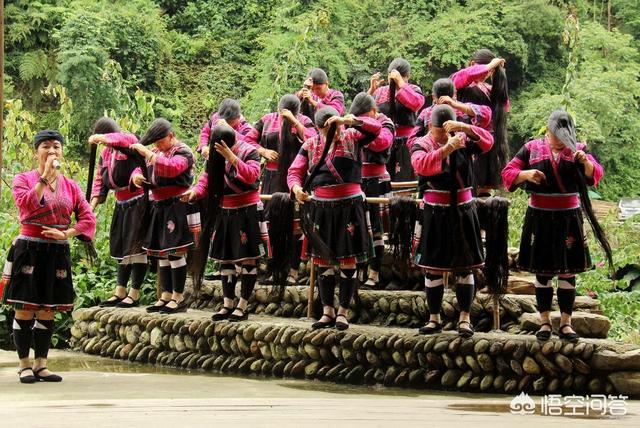 斑马总动员:七月底八月初去哪里适合全家旅游，有老人和小孩（3岁）