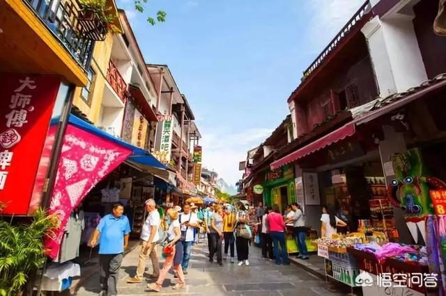 斑马总动员:七月底八月初去哪里适合全家旅游，有老人和小孩（3岁）