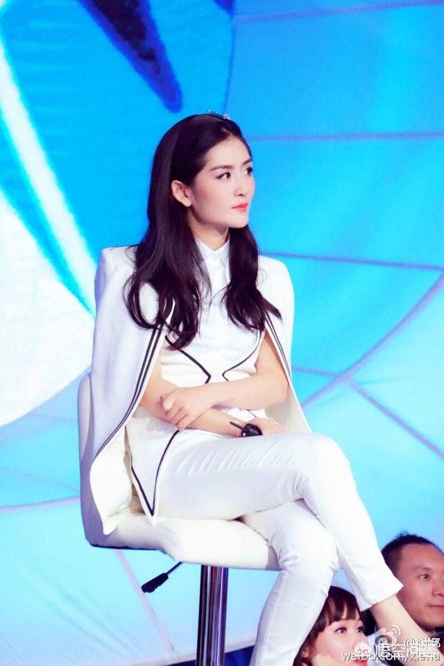 谢娜素颜:谢娜又被嘲土气，明明骨相很美，为何总被批与高级感绝缘？