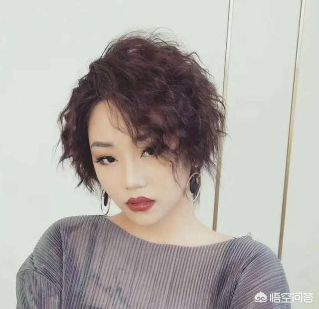 海青发型:有抬头纹的男生适合什么样的发型