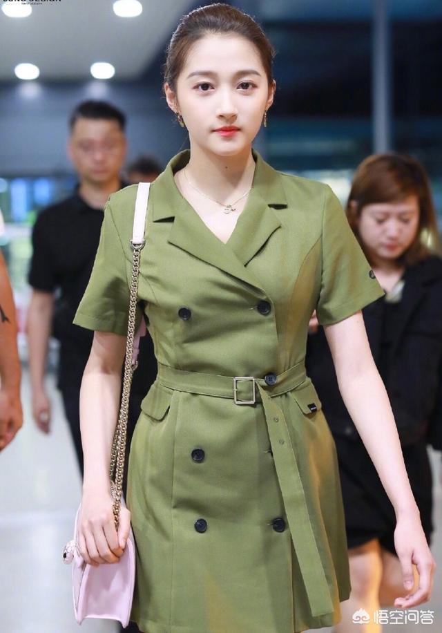 4minute成员:夏天穿什么颜色的衣服会更凉快