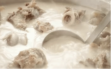 怎样熬牛骨汤:怎样熬牛骨汤好喝 牛骨高汤详细配方，请指教谢谢你？