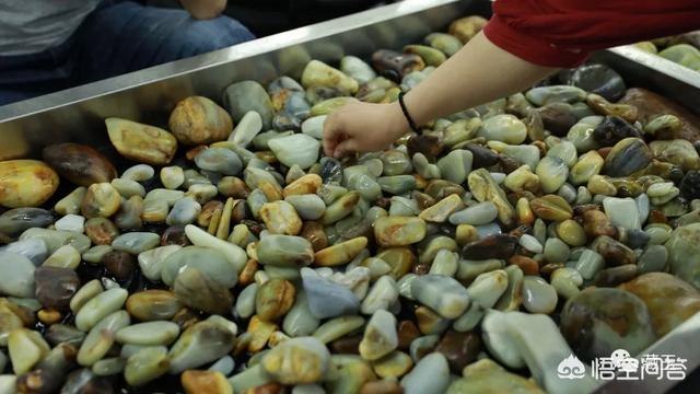 几百块钱的翡翠是真的吗,几百块钱的玉手串会是真的吗？