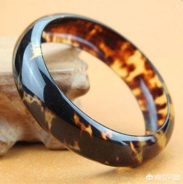 文玩鸟头鹤顶红图片:文玩圈有哪些残忍的带血文玩？这些文玩有什么替代品吗？