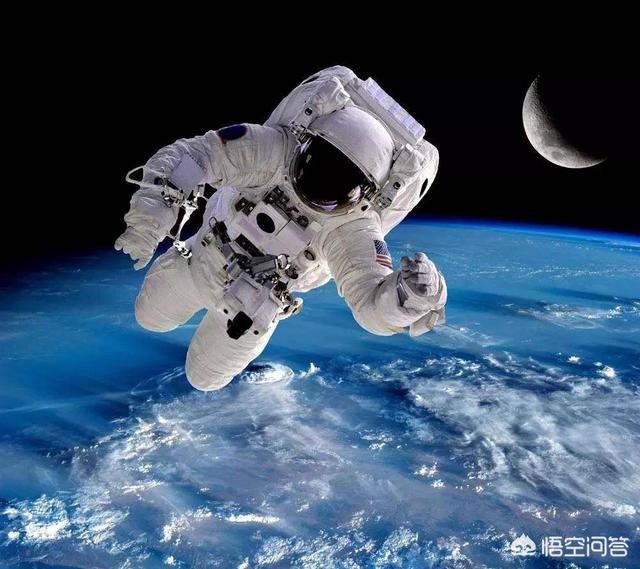 一个宇航员在太空漫步的时候,由于某些意外,回不了空间站,死后尸体会