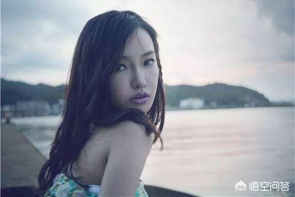 小伊伊:发哥的干女儿，“晶女郎”之称的童菲，至今为何不温不火？