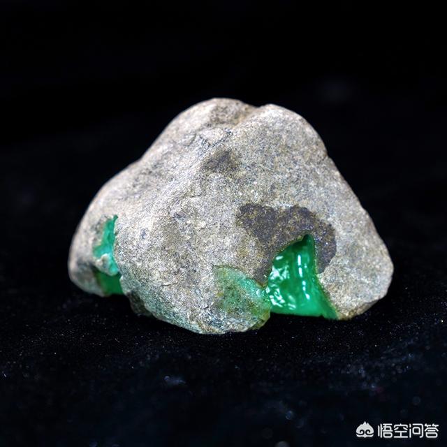 高端翡翠原石,什么叫“毛料“什么“叫赌石“？