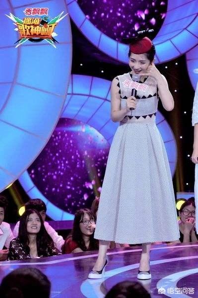 谢娜素颜:谢娜又被嘲土气，明明骨相很美，为何总被批与高级感绝缘？