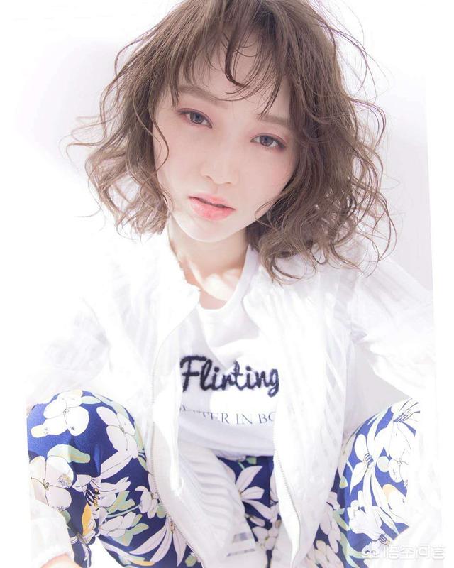 海青发型:有抬头纹的男生适合什么样的发型