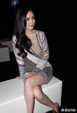 杨幂被邓伦拖了一米远:为什么说与刘恺威离婚后杨幂绯闻不断？