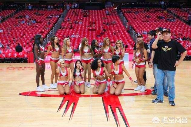 为何有些NBA球员几乎都不正眼看拉拉队表演？插图38