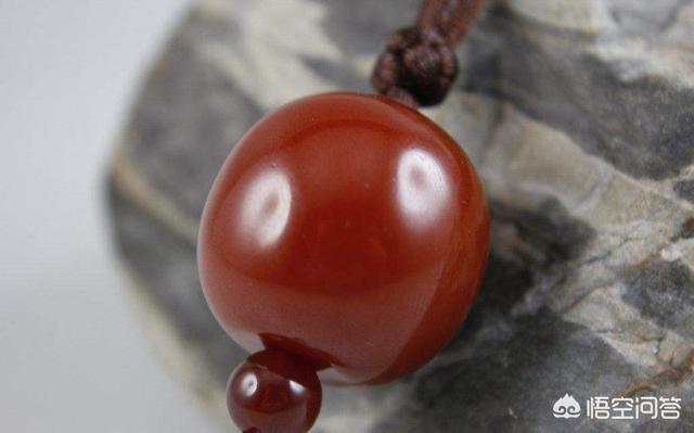 蜜蜡手串怎么盘,蜜蜡手串用水泡过会发黏吗？