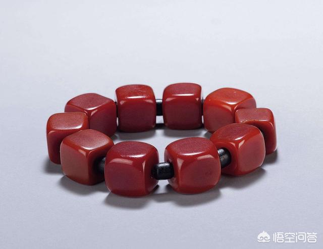 蜜蜡手串怎么盘,蜜蜡手串用水泡过会发黏吗？