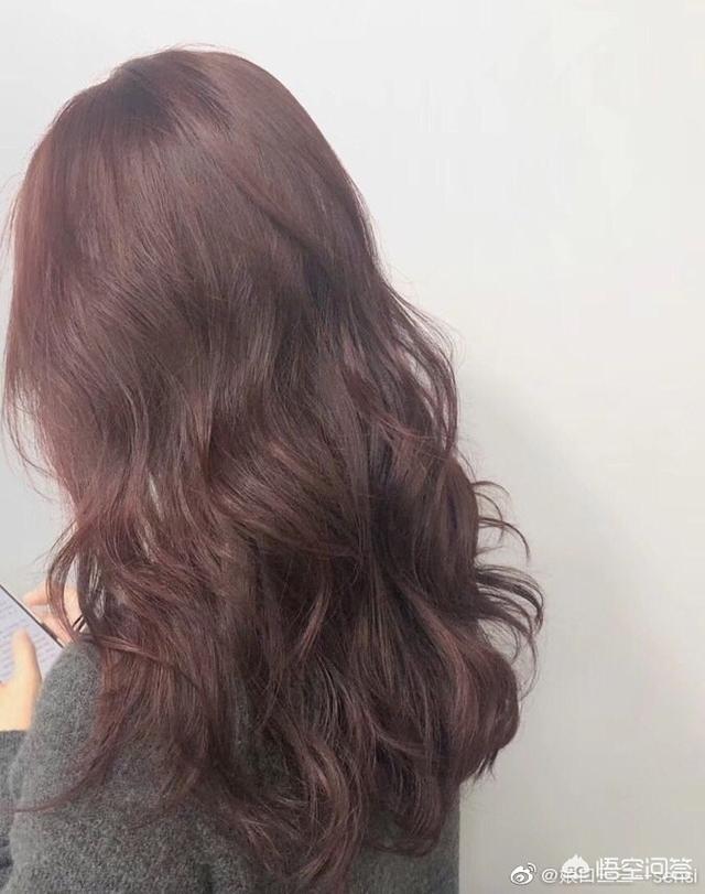 藏青色头发,肤色暗沉的人适合什么发色?