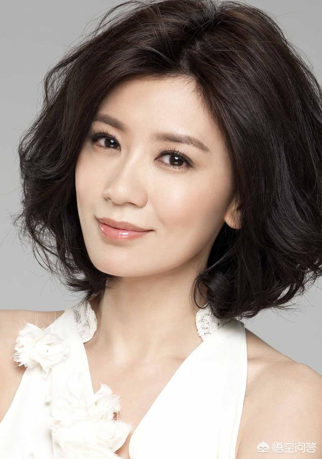 四千金演员表:45岁贾静雯一举夺得视后，中年女演员如何诠释优雅大气之美？