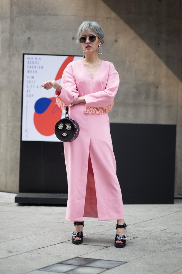 女星<a href=https://maguai.com/list/50-0-0.html target=_blank class=infotextkey><a href=https://maguai.com/list/50-0-0.html target=_blank class=infotextkey>时尚</a></a>气质街拍图片:唐嫣baby穿粉色少女气质爆棚，粉色怎么搭才能穿出高级感？