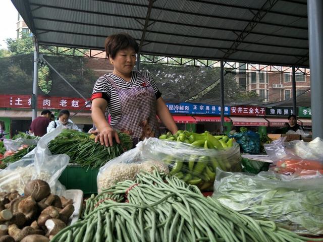 为什么路边摊的水果比超市价格还贵？