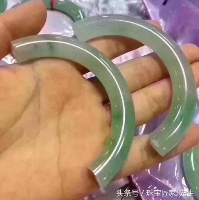 30万的翡翠手镯,云南游客摔断的那只镯子真的值30万吗？