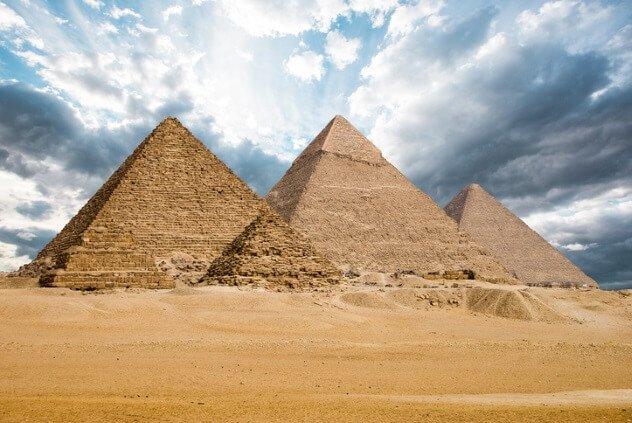 埃及金字塔未解之谜英文介绍，埃及金字塔是人工建成的吗如何考证