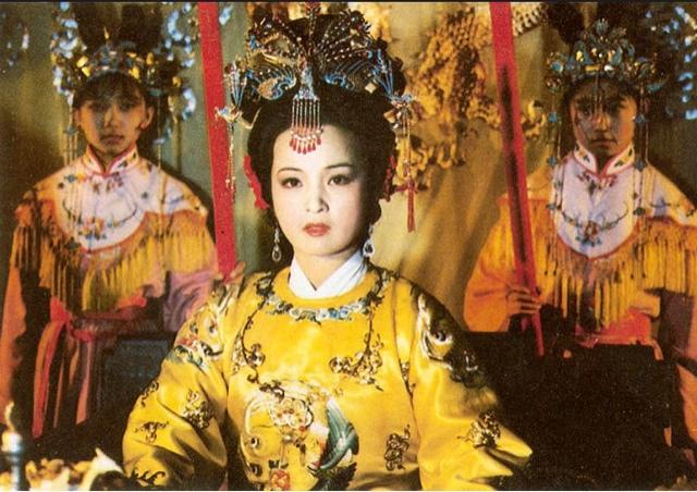 红楼梦人物分析:《红楼梦》里的贾元春是怎样的性格，最后是怎么死的？