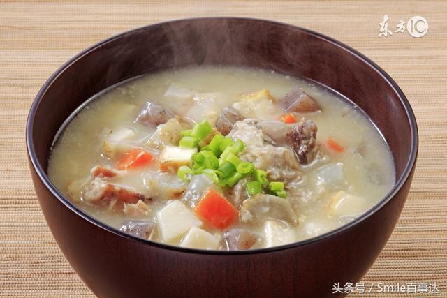 补肾的四黑汤，牛肉汤用什么材料不黑汤？