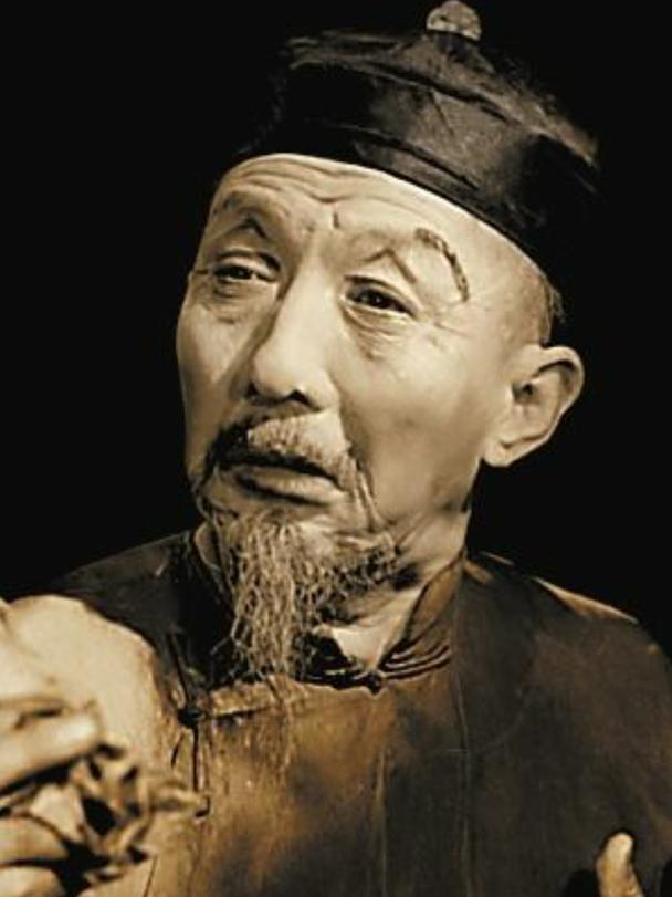 王璐瑶胸:1996年六小龄童出演的中美合拍《大闹天宫》为什么会夭折？