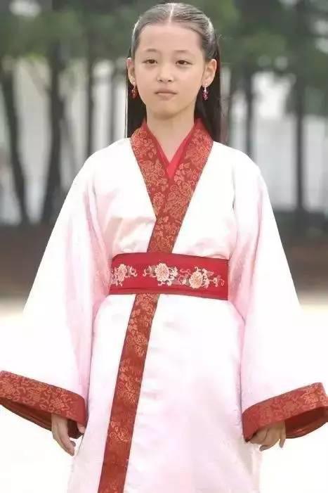 雪莉崔子分手:崔雪莉新男友丑出边际，她是有“恋丑癖”还是傍大款