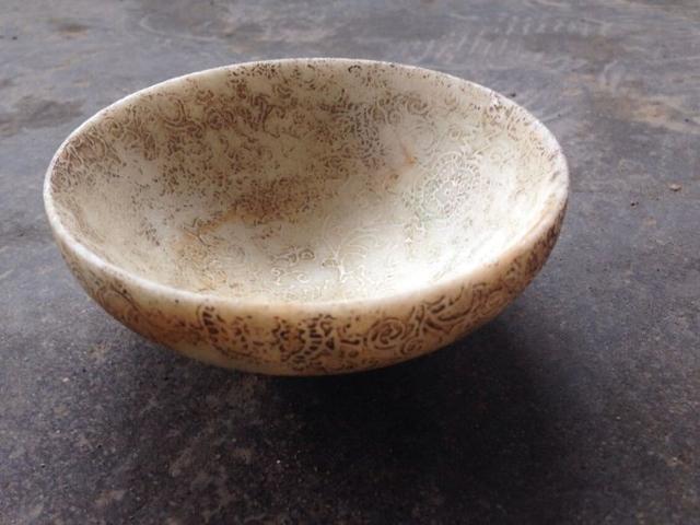 乾隆玉碗真品有多少,请问，我有两个乾隆孝粉玉碗，能值多少钱？