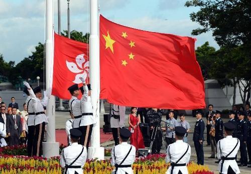 97年香港回归:我有一张97年香港回归纯黄金港币，现在能值多少钱？