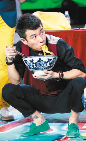 为什么西安人吃面条都喜欢蹲着?-育儿网