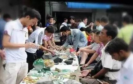 翡翠手镯的销售话术,万元以内，能不能买到好的翡翠手镯？