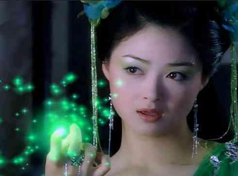 杨蕊图片:哪些施展法力的姿势最美?赵丽颖、蒋欣、刘亦菲，你喜欢哪个？