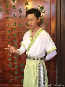 魏晨回应专业歌手不假唱:如何看待魏晨全国各地歌迷会纷纷解散？