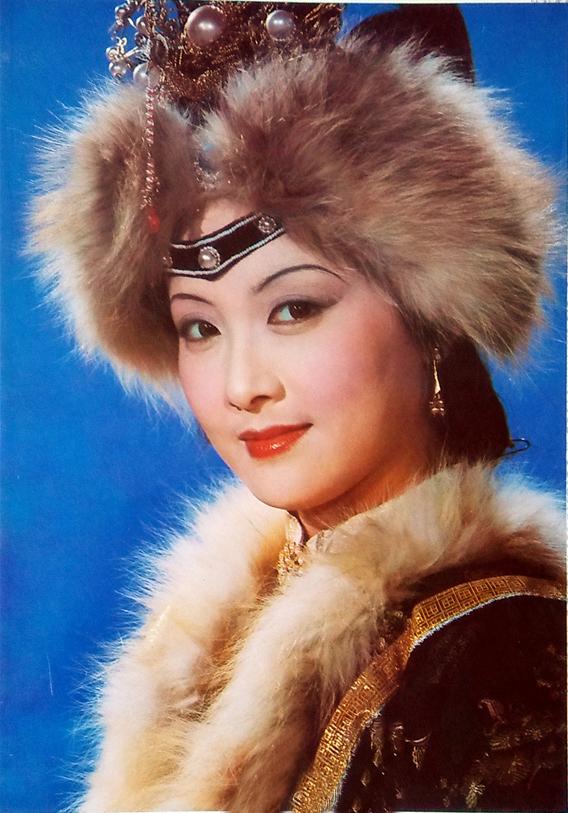 邓婕照片:如何评价邓婕和张国立的演技？