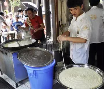 明胶事件:皮鞋真的可以造老酸奶吗吃了会怎么样