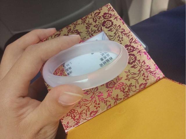 大商场里的翡翠靠谱吗,商场里卖的玉都是正品么？