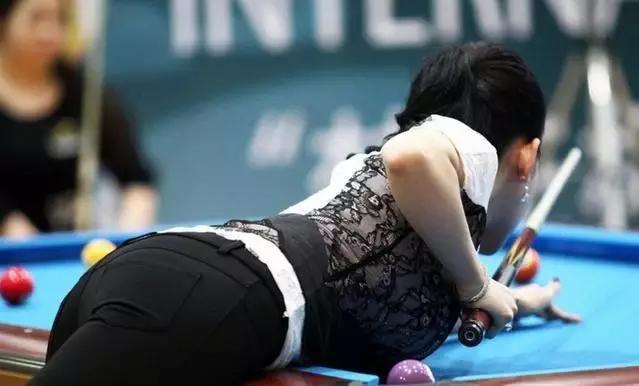 潘晓婷紧身:九球天后潘晓婷后裤袋究竟是何物品？