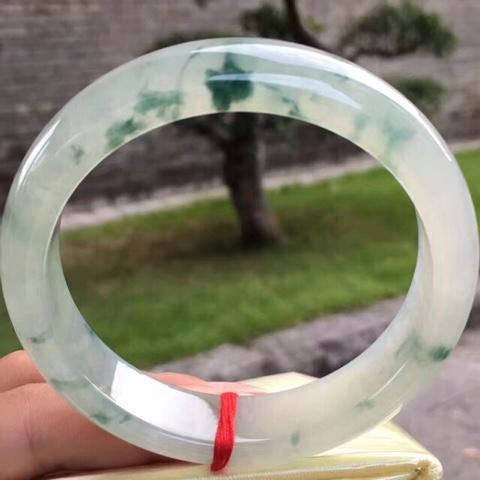 戴玉镯的好处有哪些,翡翠手镯可以放在冰箱里保养么？