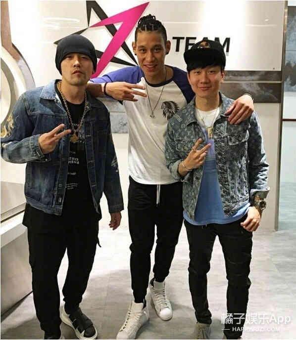 周杰伦鼓励林书豪:林书豪说:林俊杰欺负我和周杰伦竟上演电竞王子复仇记