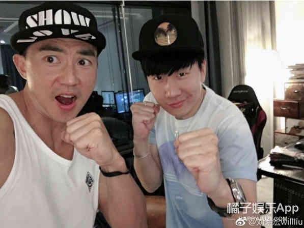 周杰伦鼓励林书豪:林书豪说:林俊杰欺负我和周杰伦竟上演电竞王子复仇记