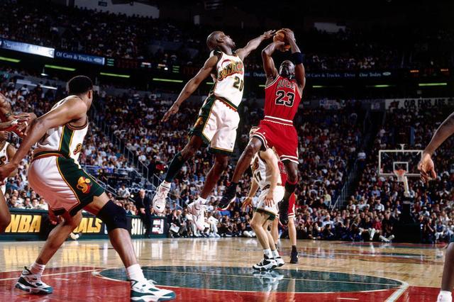 在你看来耐克和阿迪谁才是NBA篮球鞋的巨头