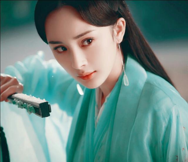 杨蕊图片:哪些施展法力的姿势最美?赵丽颖、蒋欣、刘亦菲，你喜欢哪个？