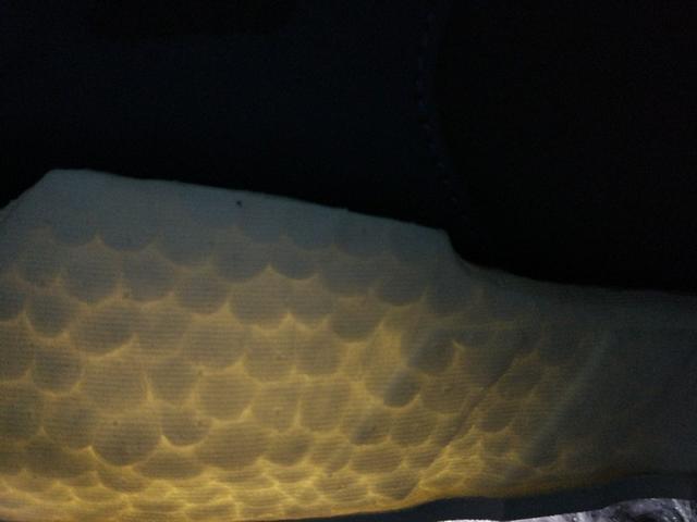 阿迪达斯的NMD黑魂和全黑EQT哪个上脚好看？哪个脚感好？哪个更值得入手？