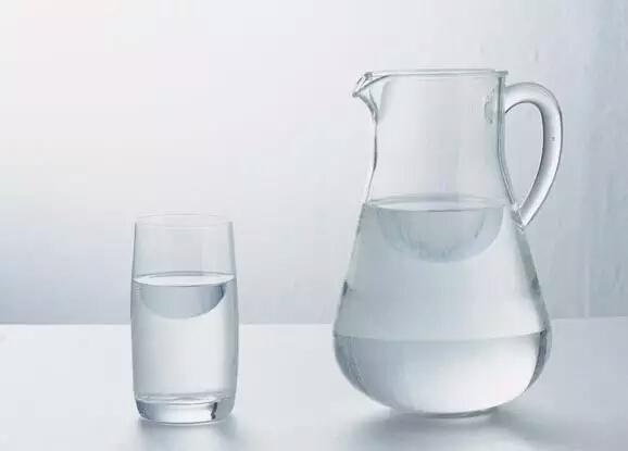 哪种水对人体更健康，自来水，纯净水，矿泉水，矿物质水，到底哪个水对身体好？