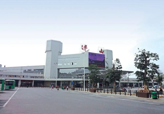 临沂纽波利顿:现在湖南长沙和广东佛山经济相比怎么样？