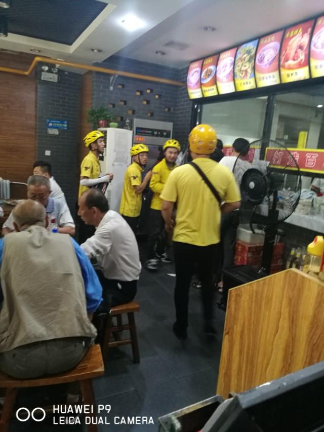 Xi安的女白领叫了一个半小时的外卖，抱怨送餐员被虐待。你怎么想呢?
(图3)