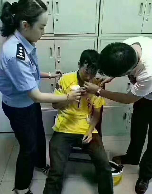 Xi安的女白领叫了一个半小时的外卖，抱怨送餐员被虐待。你怎么想呢?
(图2)