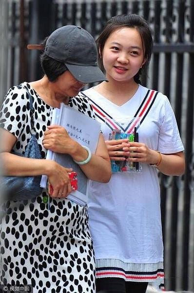 林妙可父母的家庭教育存在哪些问题，才导致现在“伤仲永”的局面？
